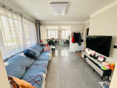 卧龙山庄住人三楼精装修无储无税